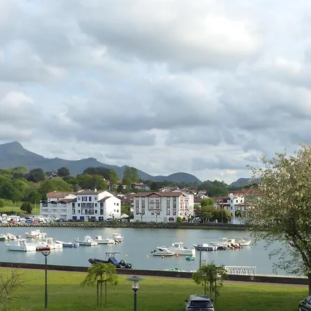 Grand Avec Vue - A Pied Apartment