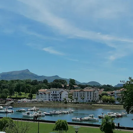 Grand Avec Vue - A Pied Apartment