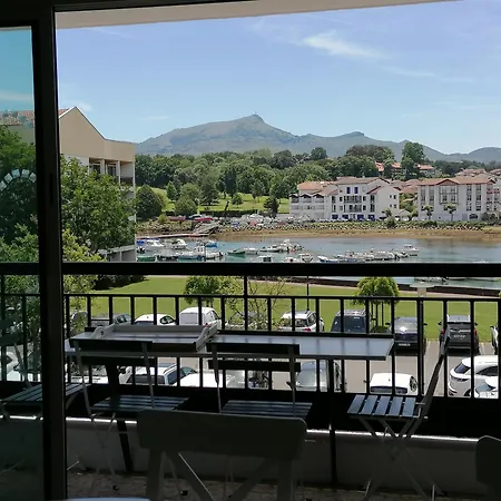 Grand Avec Vue - A Pied Apartment *