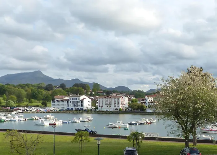 Grand Avec Vue - A Pied Apartment